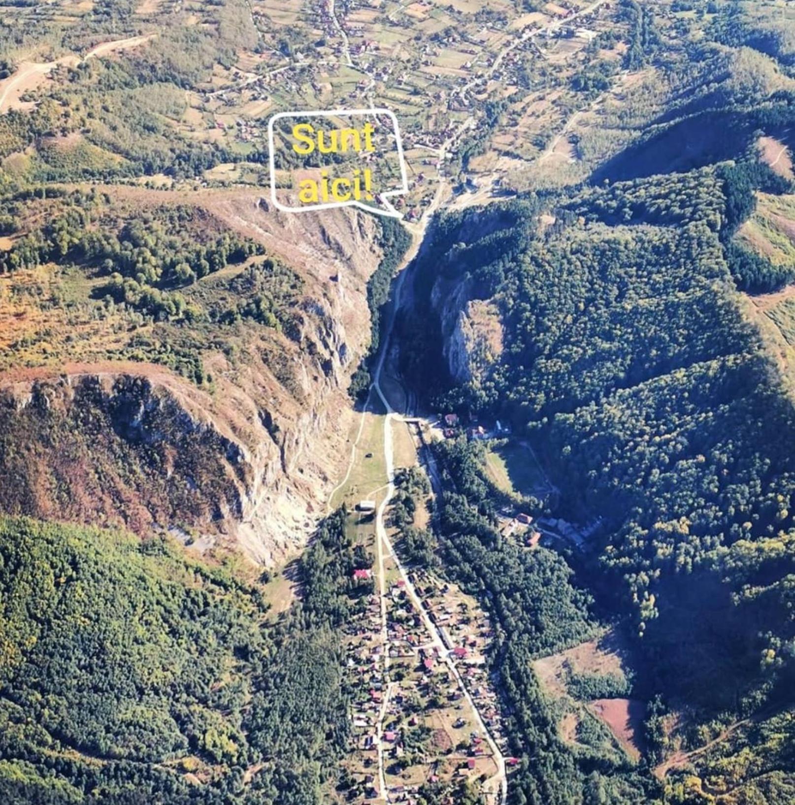 Pensiunea Tobo Baia de Fier Esterno foto